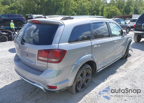 2018 Dodge Journey Crossroad z USA, uszkodzony, nr VIN 3C4PDCGGXJT490023